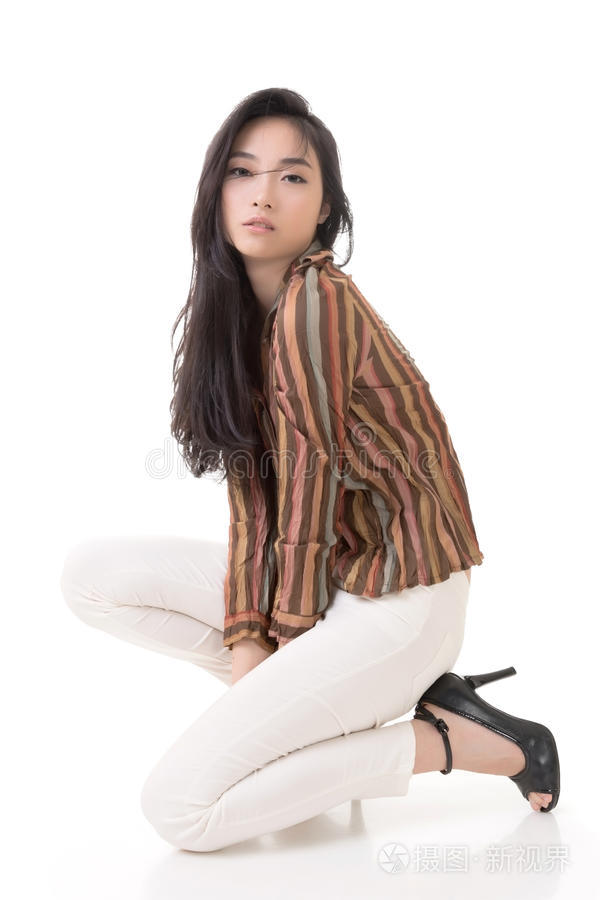 午夜低语 166网主播